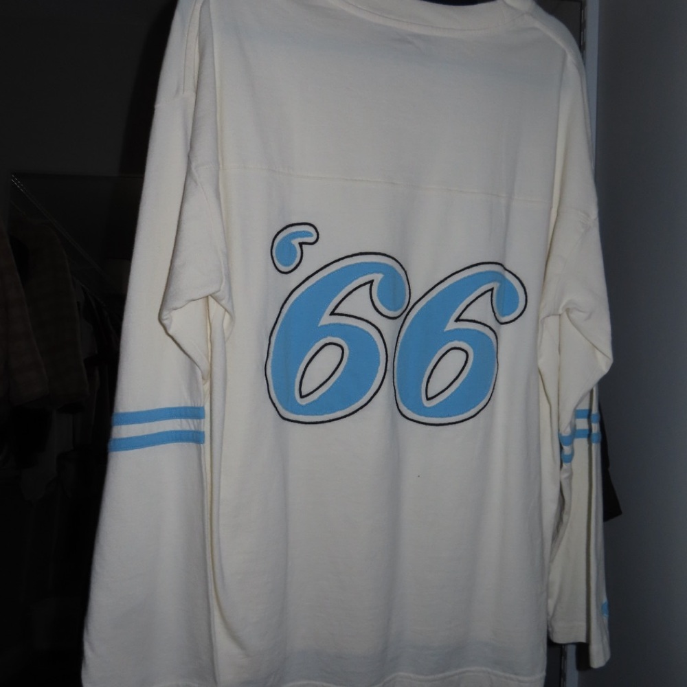 it’s brand new never worn!